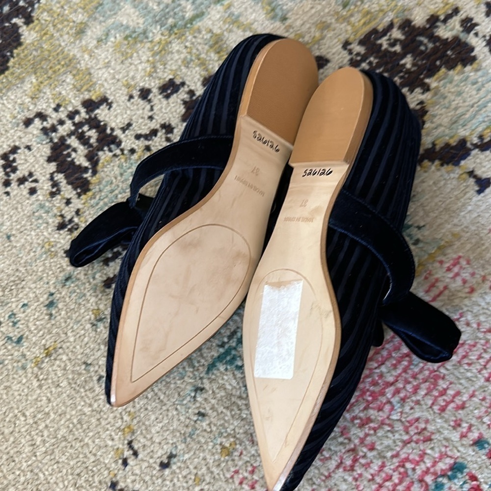 Sundance Valeria Blue Velvet Bow Point Toe Flats; size 37 - Picture 5 of 5